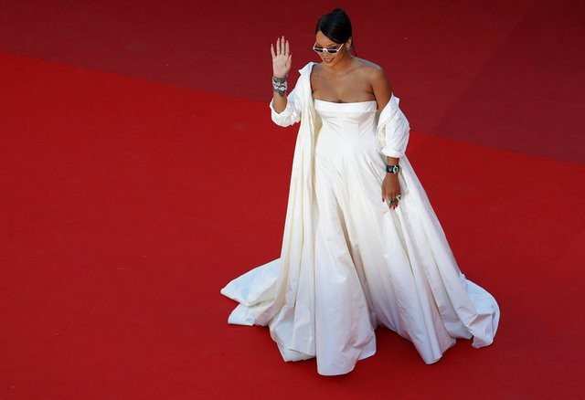 Rihanna giydikleriyle Cannes'a damga vurdu - Resim: 1