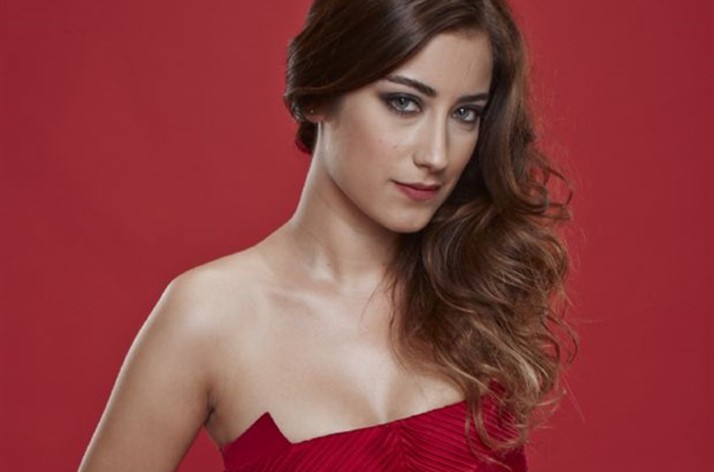 Hazal Kaya'nın bu yıl tatil rotası Yunan Adaları oldu - Resim: 4