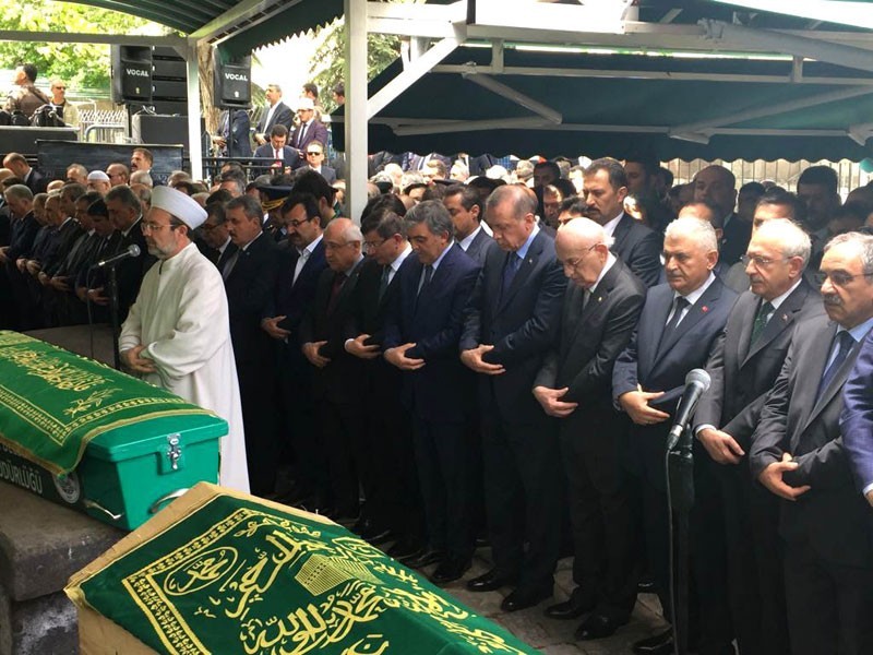 Cenazeye damga vuran anlar: Gül ağladı, Erdoğan ağladı - Resim: 2