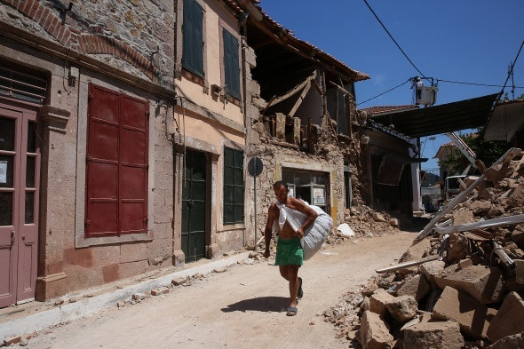 Depremin vurduğu Midilli Adası enkaz altında - Resim: 1