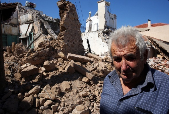Depremin vurduğu Midilli Adası enkaz altında - Resim: 2