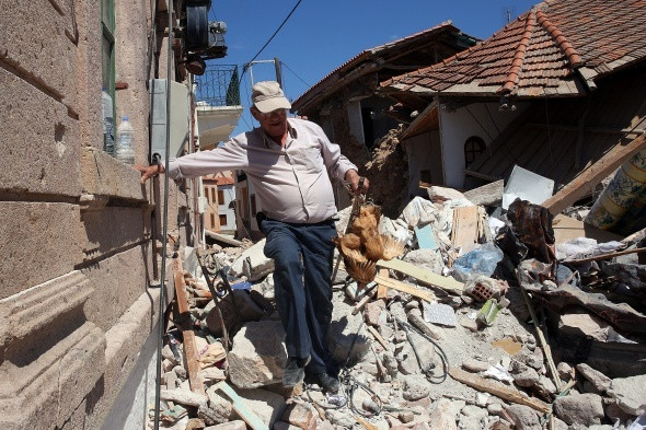Depremin vurduğu Midilli Adası enkaz altında - Resim: 3