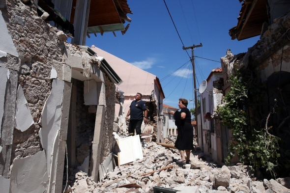 Depremin vurduğu Midilli Adası enkaz altında - Resim: 4