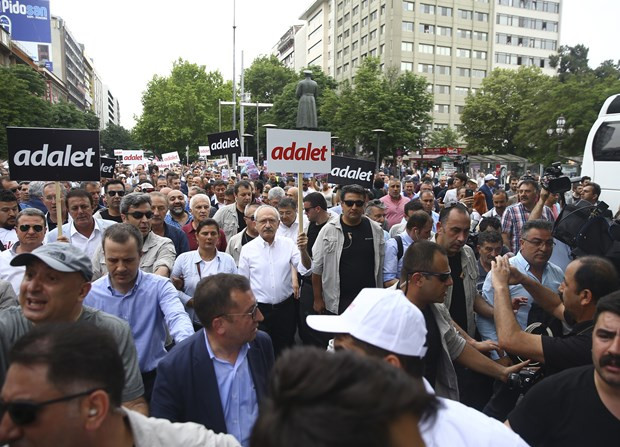 CHP'nin Adalet yürüyüşünden kameralara yansıyanlar - Resim: 3