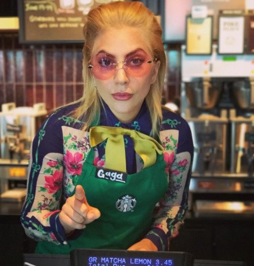 Lady Gaga Starbucks'ta garson oldu - Resim: 1