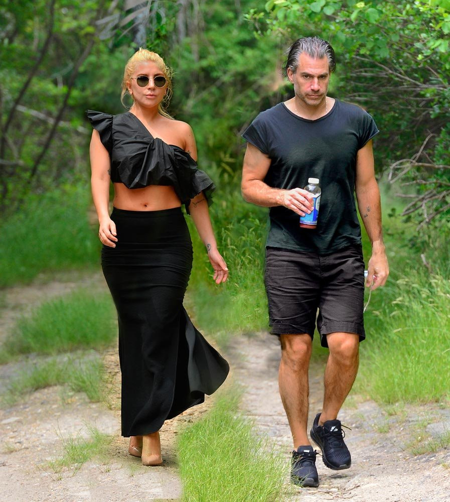 Doğa yürüyüşü yapan Lady Gaga'nın stili alay konusu oldu - Resim: 3
