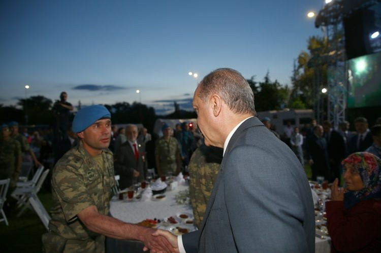 Abdullah Gül ve Erdoğan birlikte iftar yaptı - Resim: 1
