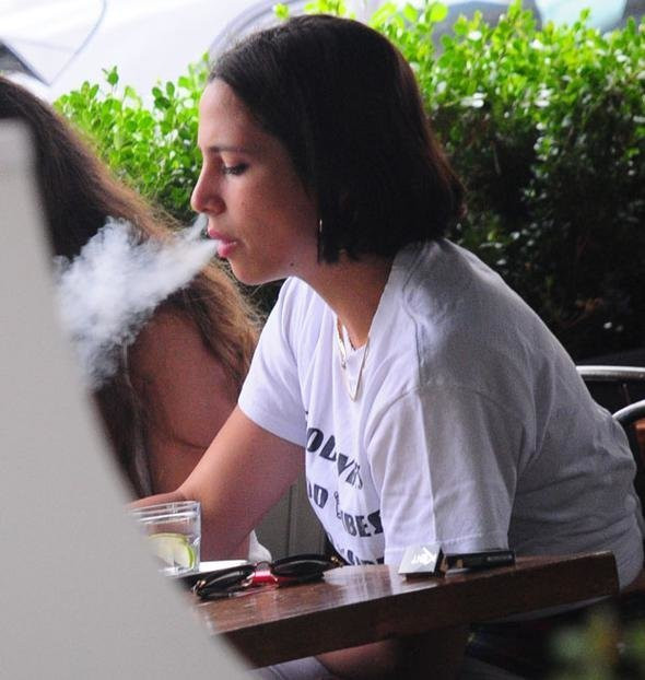 Hülya Avşar: Zaten sigaradan nefret ediyorum, bir de kızım içiyor - Resim: 3