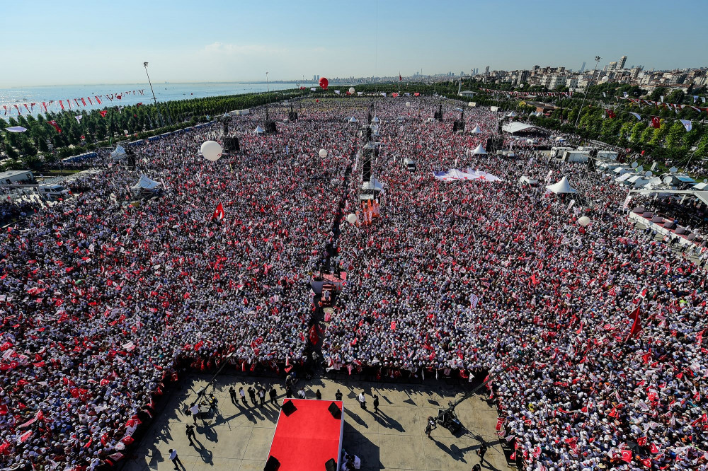 İstanbul Valiliği 175 Bin kişi katıldı dedi, sosyal medya alay etti - Resim: 1