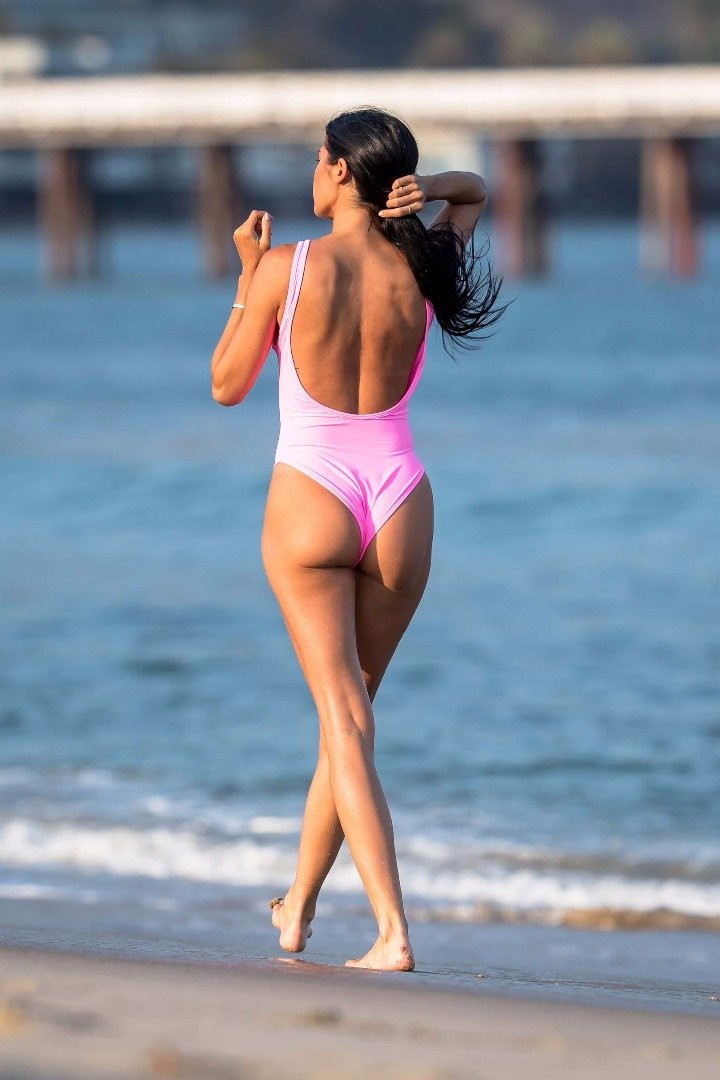 Nicole Williams'tan plajda seksi pozlar - Resim: 3