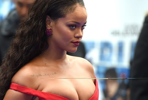 Rihanna'dan Valerian galasında çok cesur kıyafet! - Resim: 4