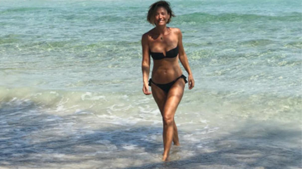 42 yaşındaki Ece Uslu bikinili fotoğrafıyla mankenlere taş çıkarttı - Resim: 1