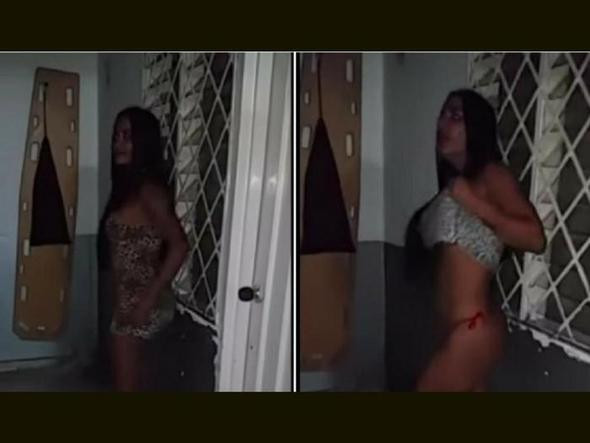 Kolombiya'da polis genç kadına zorla striptiz yaptırdı! - Resim: 1