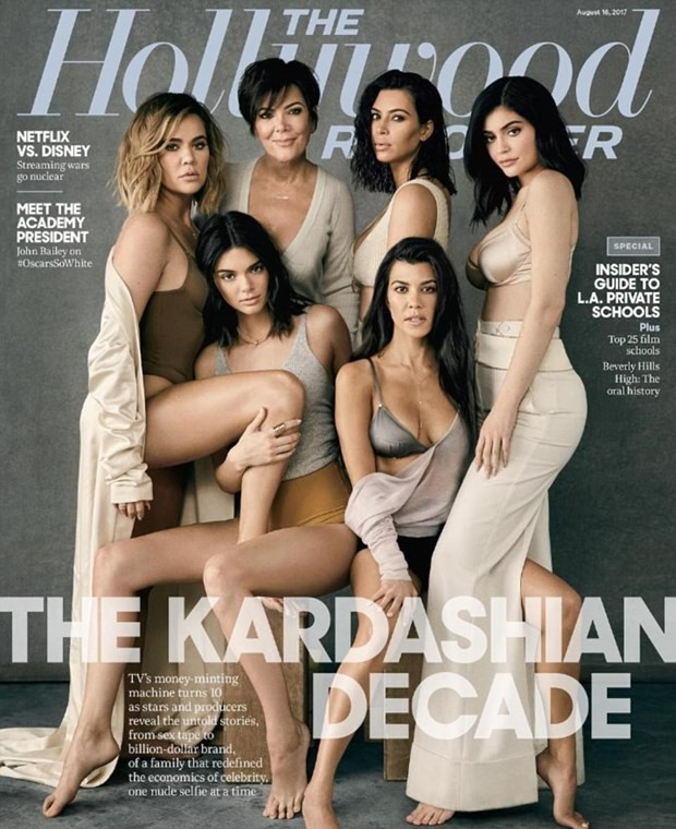 Kardashianlar 10’uncu yıllarını iç çamaşırlı kapakla kutladı - Resim: 1