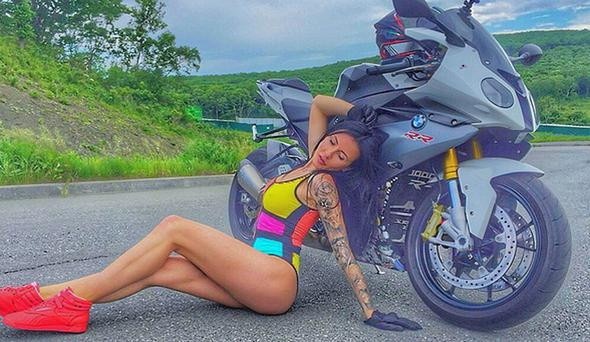 En seksi motorcu Olga Pronina kazada öldü - Resim: 1