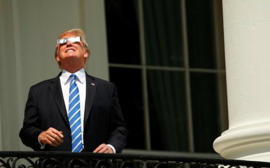 Trump'ın güneş tutulması görüntüleri sosyal medyayı salladı - Resim: 3