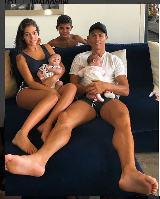 Ronaldo’nun ilk aile fotoğrafı - Resim: 1