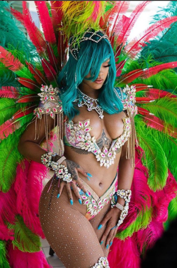 Festival kızı Rihanna giydikleriyle nefes kesti - Resim: 1