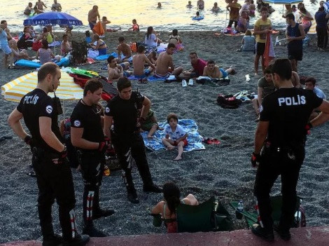 Zonguldak'ta plajda bira içen kadınlar gözaltına alındı sosyal medya çalkalandı - Resim: 4