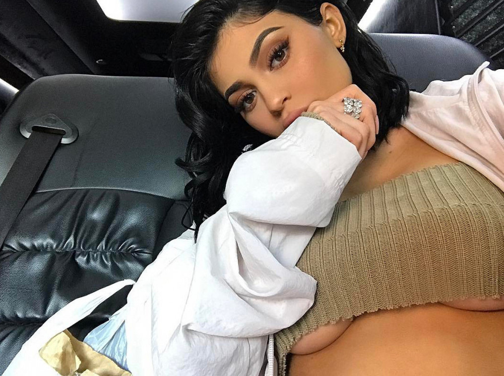 Kylie Jenner'in seksi pozları Instagramı salladı, beğen butonu yıkıldı - Resim: 3