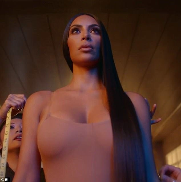 Kim Kardashian'ı görenler çıplak sanıyor - Resim: 2