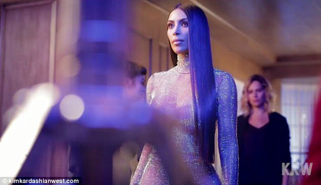 Kim Kardashian'ı görenler çıplak sanıyor - Resim: 3