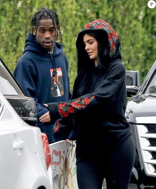 Kylie Jenner, Kim Kardashian'ın çocuğunu mu taşıyor? - Resim: 1