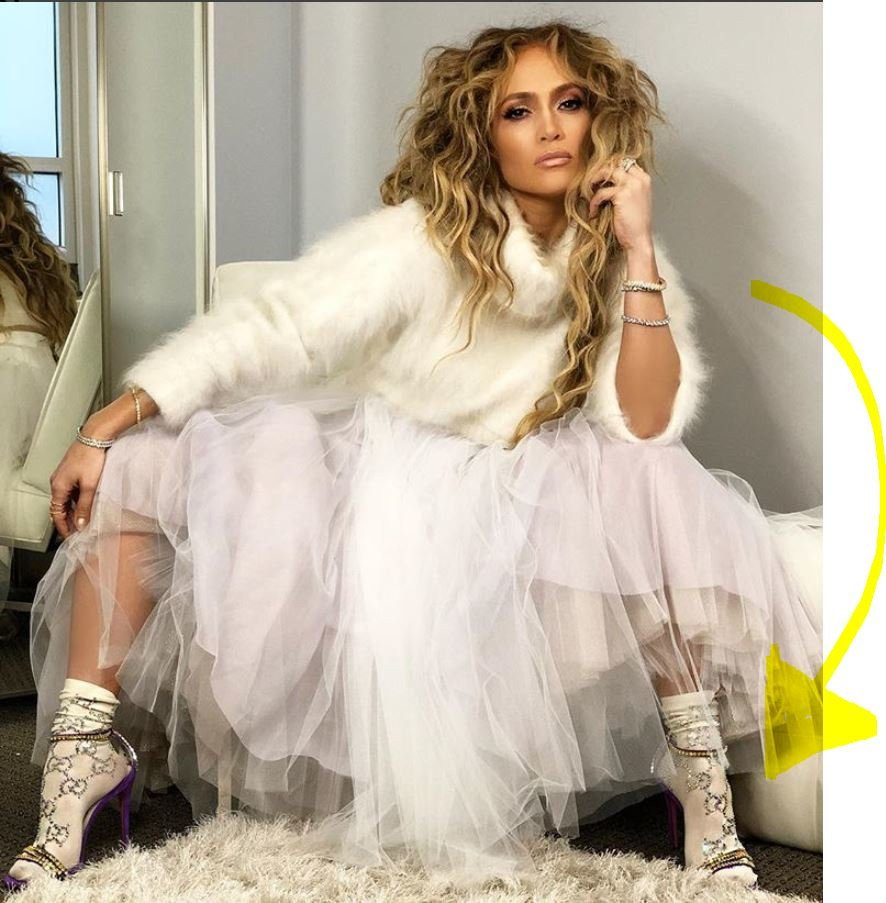 Jennifer Lopez'den 5 bin liralık çoraplarla hanım ağa pozu - Resim: 4