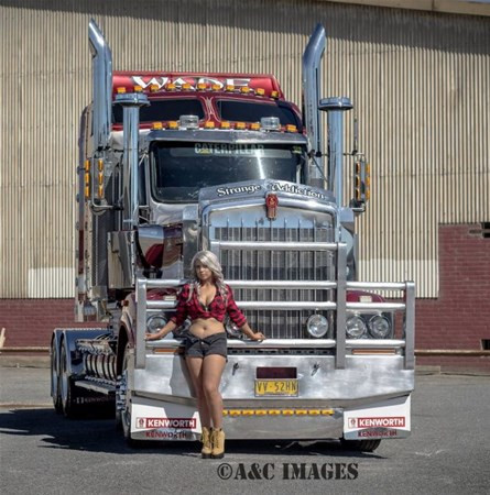 Dünyanın en çekici kamyon şoförü - Resim: 3