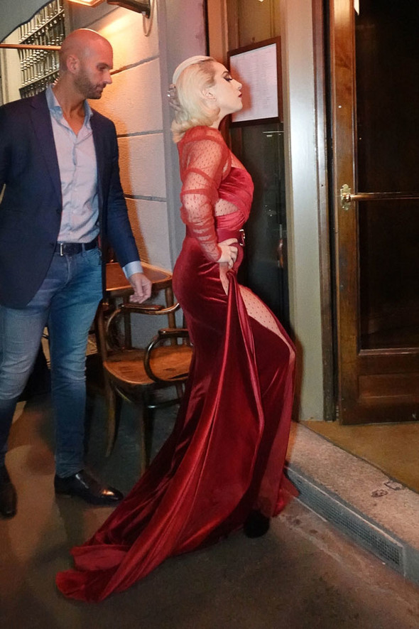 Lady Gaga'nın transparan kıyafeti olay oldu - Resim: 1