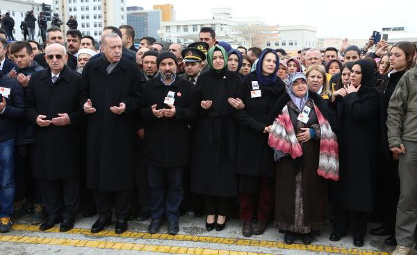Erdoğan şehit Piyade Astsubay Üstçavuş Musa Özalkan'ın cenazesinde ağladı - Resim: 1