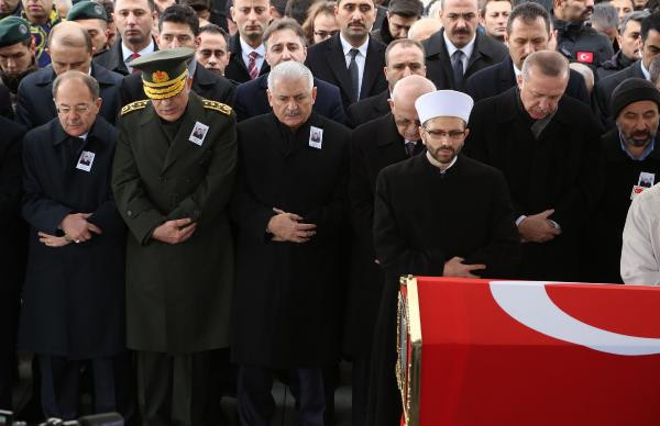 Erdoğan şehit Piyade Astsubay Üstçavuş Musa Özalkan'ın cenazesinde ağladı - Resim: 4
