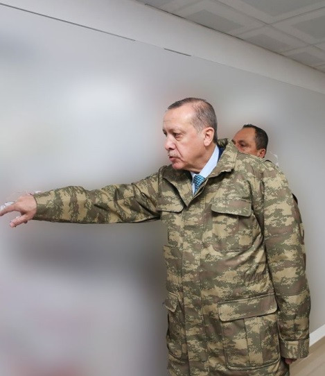 Erdoğan askeri kamuflaj giydi: Sosyal medyada olay oldu - Resim: 2