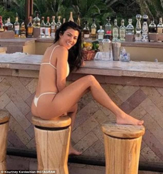 Kourtney Kardashian'ın Meksika tatilinden kavurucu pozlar - Resim: 1
