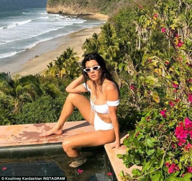 Kourtney Kardashian'ın Meksika tatilinden kavurucu pozlar - Resim: 3