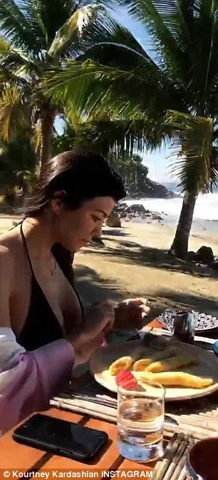 Kourtney Kardashian'ın Meksika tatilinden kavurucu pozlar - Resim: 4