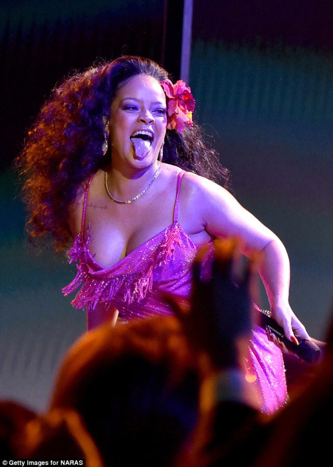 Rihanna'dan ağızları açık bırakan vahşi dans - Resim: 4