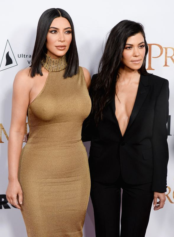 Kourtney Kardashian Kim'e nispet yapıyor! - Resim: 3