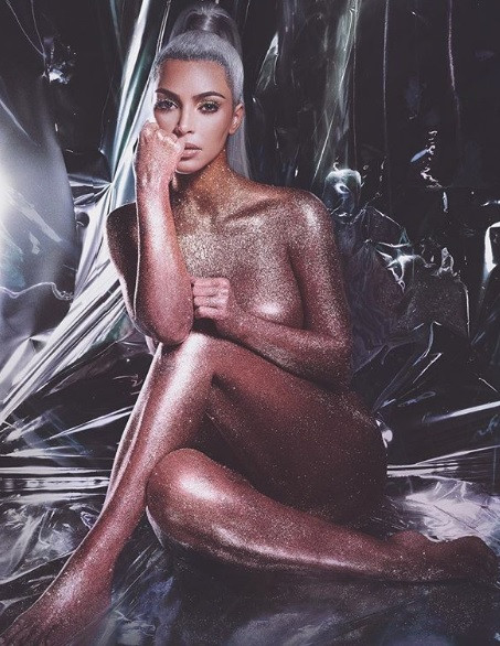 Kim Kardashian erkekler için özel olarak hazırladığı makyaj malzemelerini tanıttı! - Resim: 3