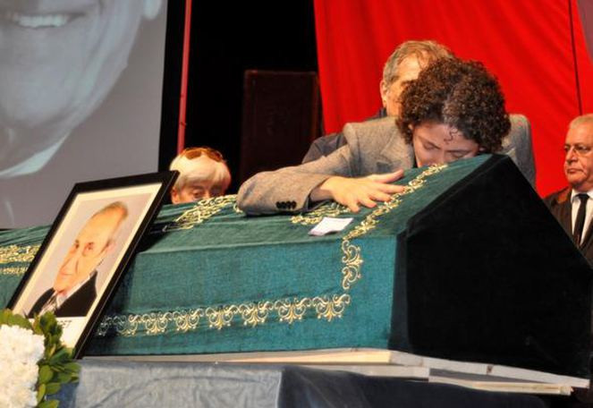 Müjdat Gezen'den Yaman Tüzcet'in cenazesinde duygusal sözler: Sıramızı bekliyoruz - Resim: 3