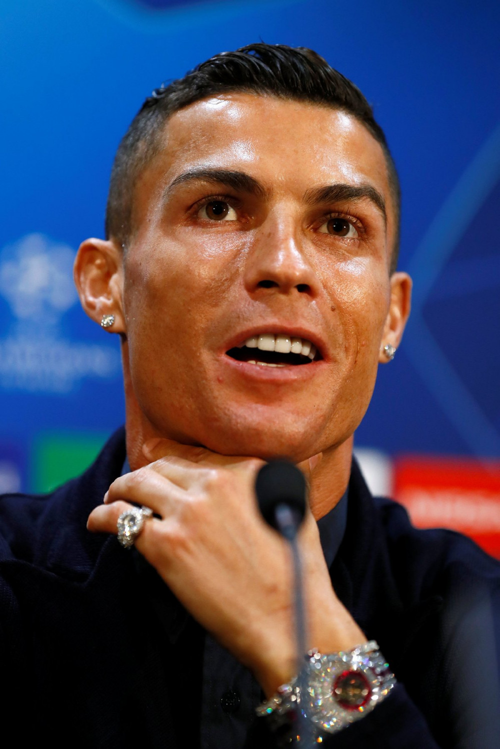 Basın toplantısına Cristiano Ronaldo’nun saati damga vurdu! - Resim: 1