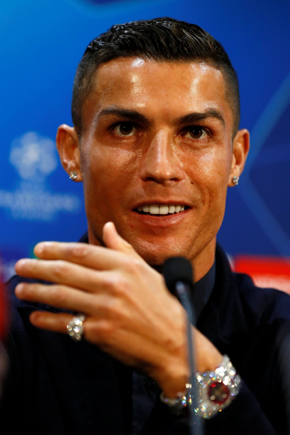 Basın toplantısına Cristiano Ronaldo’nun saati damga vurdu! - Resim: 2