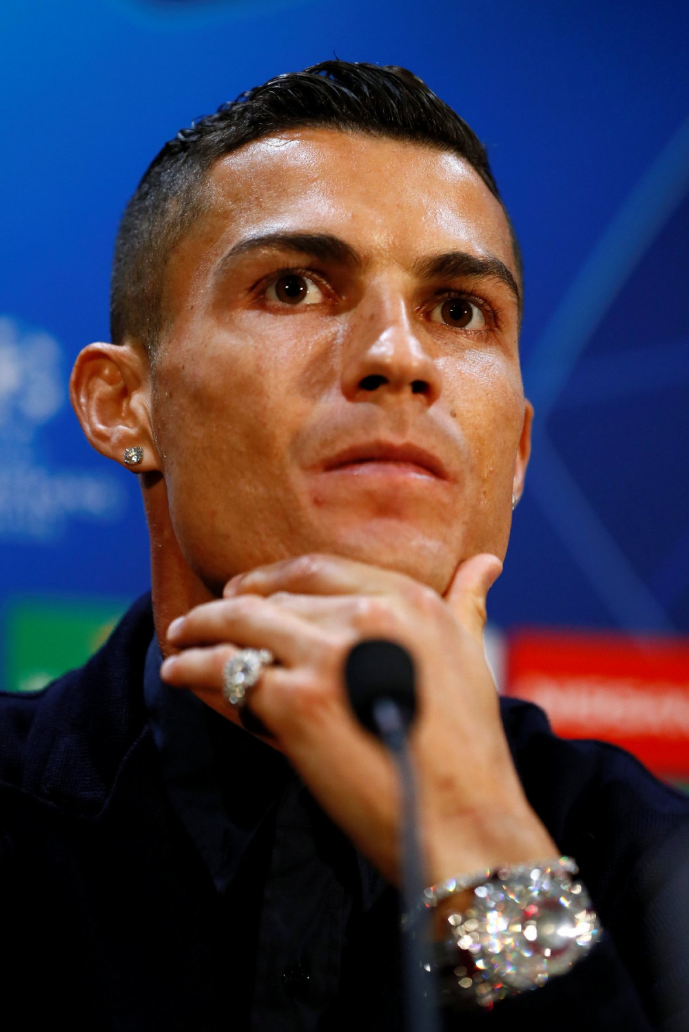 Basın toplantısına Cristiano Ronaldo’nun saati damga vurdu! - Resim: 4
