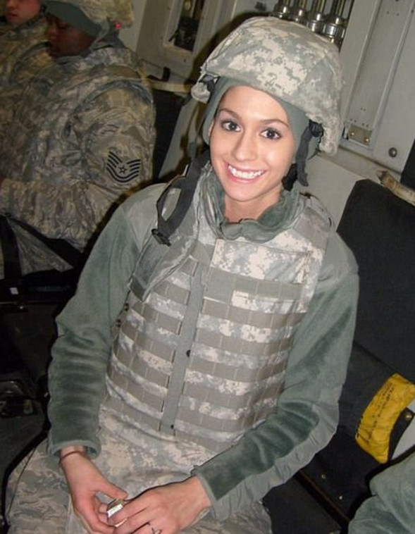 Amerikalı kadın asker Hope Isabel Howard sosyal medya fenomeni oldu - Resim: 1