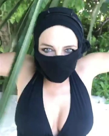 Elizabeth Hurley ninja oldu - Resim: 1