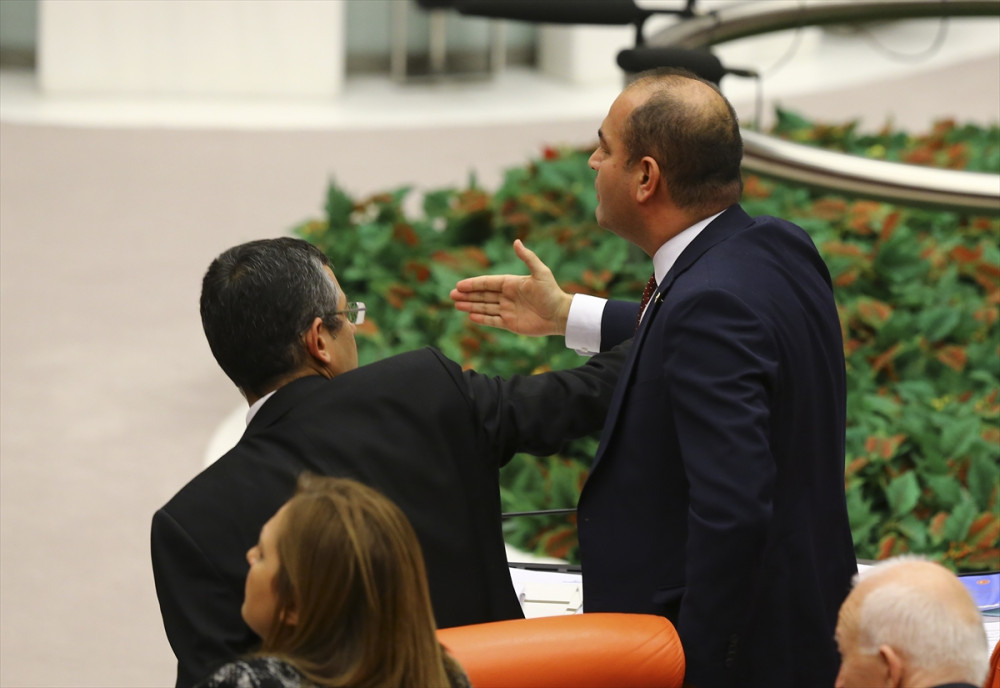 Meclis’te CHP’li Özgür Özel ile MHP’li Cemal Enginyurt kavgası - Resim: 1