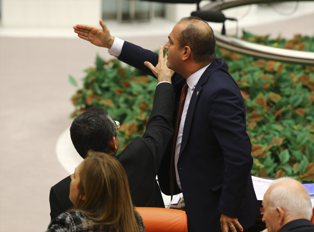 Meclis’te CHP’li Özgür Özel ile MHP’li Cemal Enginyurt kavgası - Resim: 3
