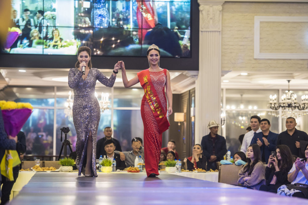 Kırgızistan Güzeli 2018 Yarışması’nın katılımcıları güzelliğiyle göz kamaştırdı - Resim: 1