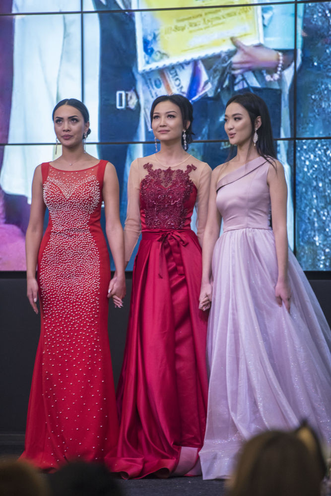 Kırgızistan Güzeli 2018 Yarışması’nın katılımcıları güzelliğiyle göz kamaştırdı - Resim: 2