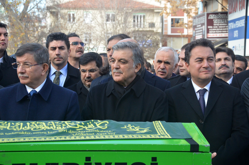 Ahmet Davutoğlu Abdullah Gül ve Ali Babacan cenazede bir araya geldi - Resim: 1